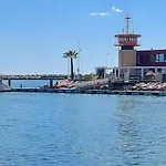 Marina Plaza Апартаменты Картейра